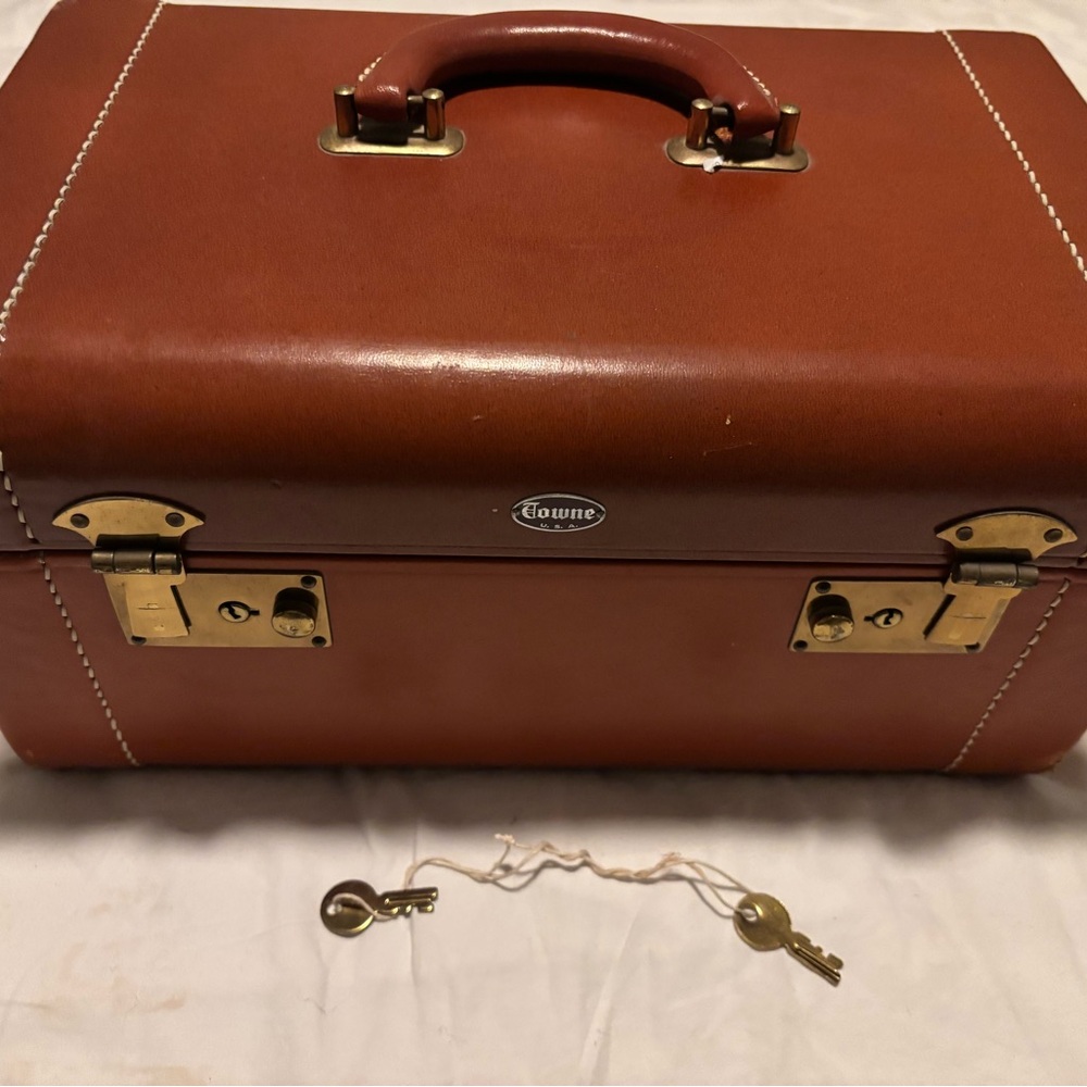 Vintage Towne USA Brown Leather Train Case